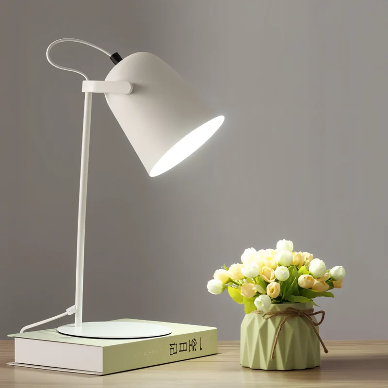 Rotating Table Lamp with Modern Design - Eye-Friendly Lighting Solution
