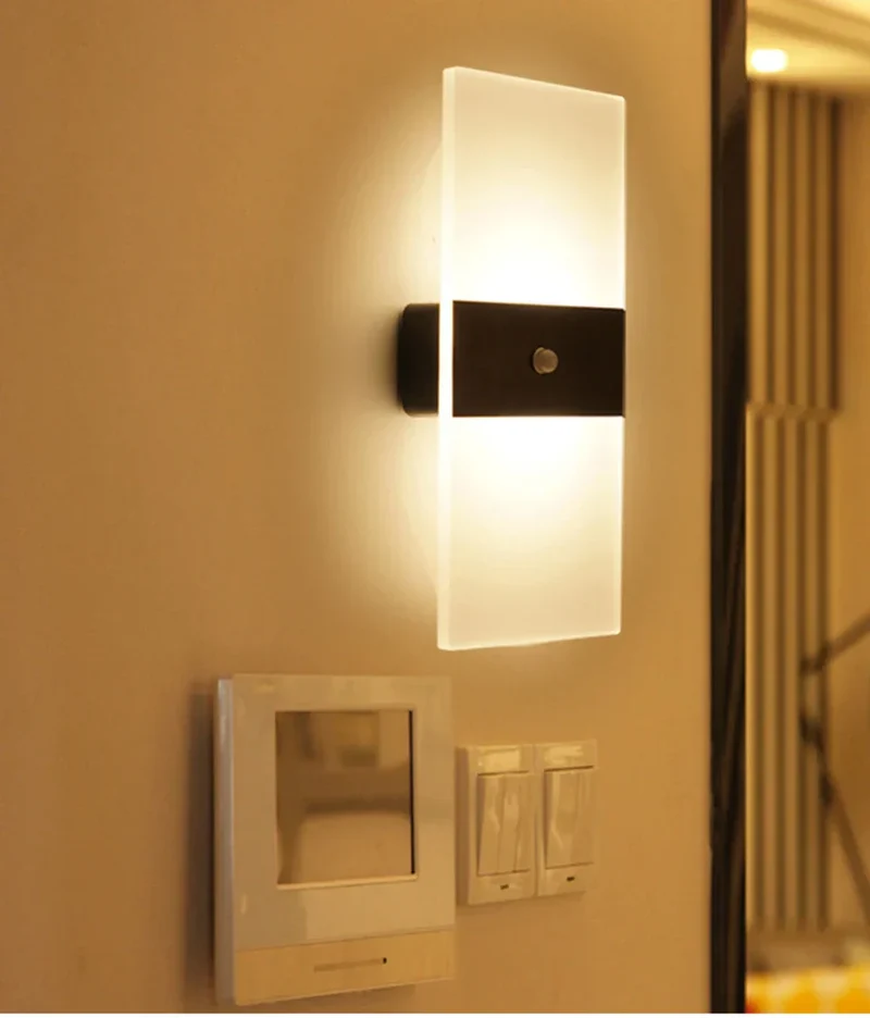 Trådløs LED Væglampe med Sensor – Moderne og Fleksibel Belysning