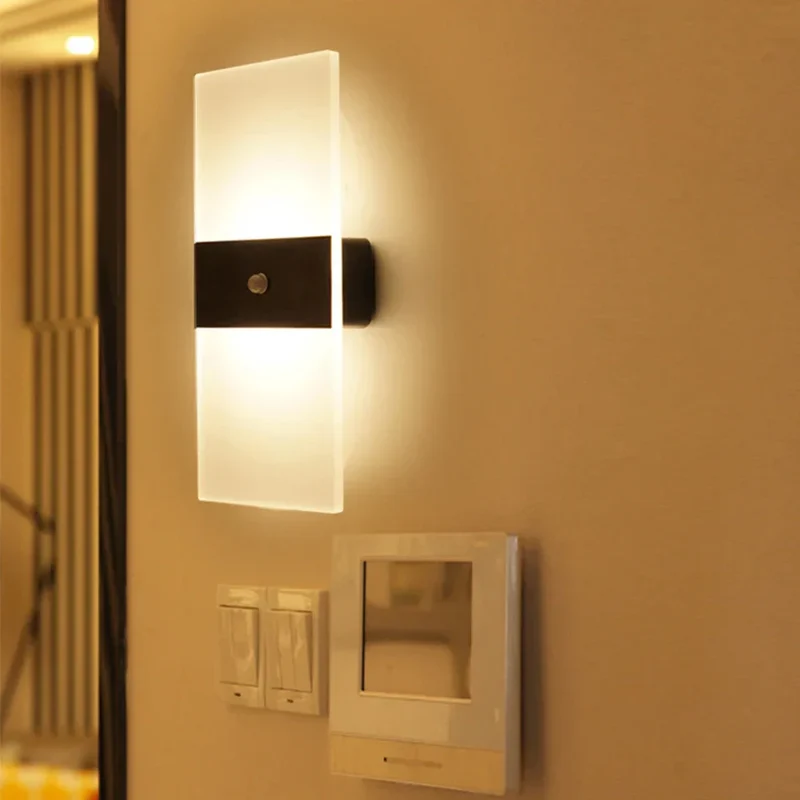 Trådløs LED Væglampe med Sensor – Moderne og Fleksibel Belysning