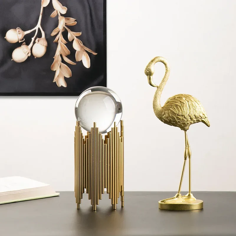 Moderne dekoration af flamingo figur i harpiks