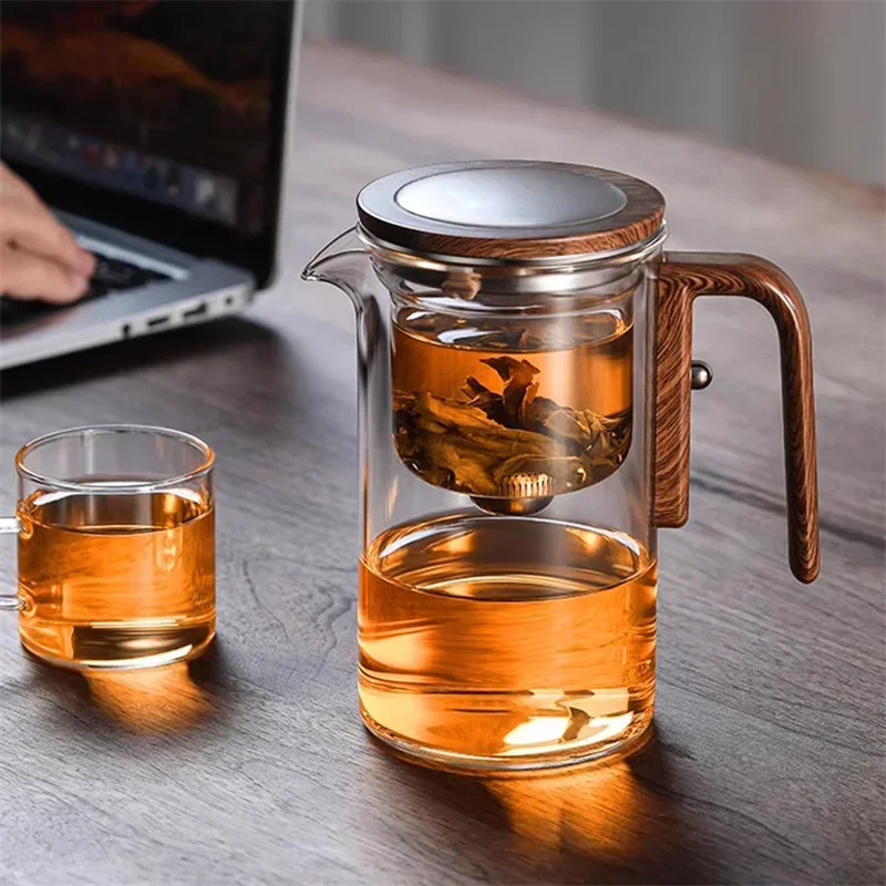 Elegant glas tepotte med infuser – stilfuld infusion med træhåndtag
