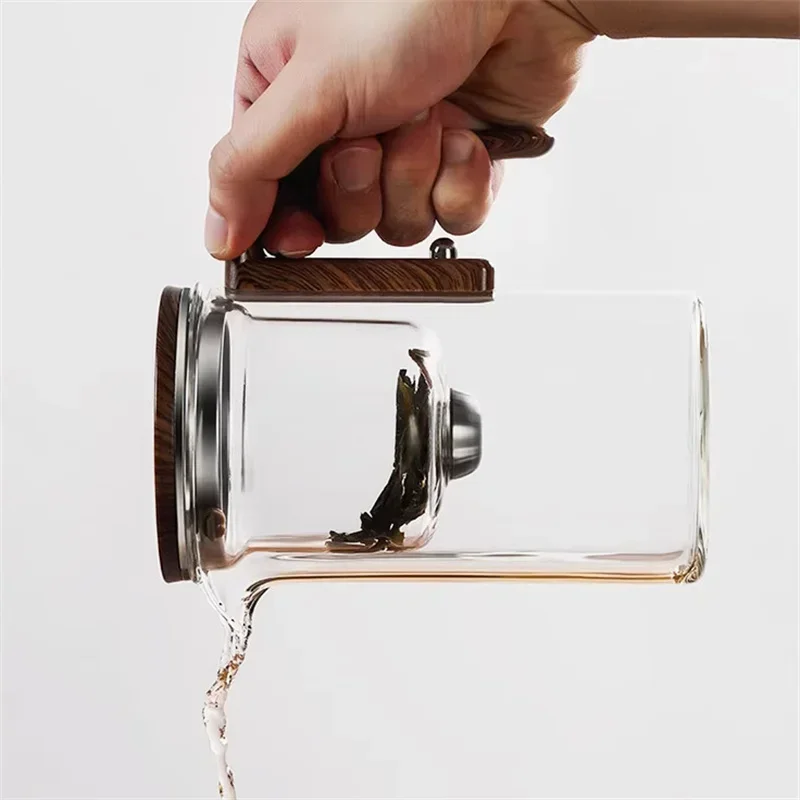 Elegant glas tepotte med infuser – stilfuld infusion med træhåndtag
