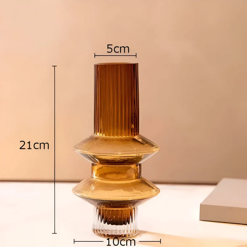 Elegant glasvase i amber - moderne dekorativ genstand til stilfulde rum