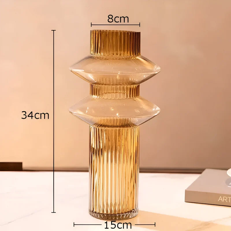 Elegant glasvase i amber - moderne dekorativ genstand til stilfulde rum