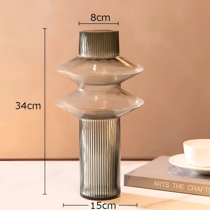 Elegant glasvase i amber - moderne dekorativ genstand til stilfulde rum
