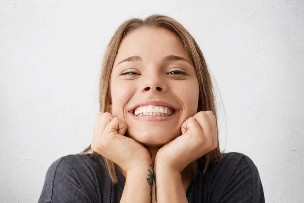 Naturlige Tandfacader – Komfortabel Justering