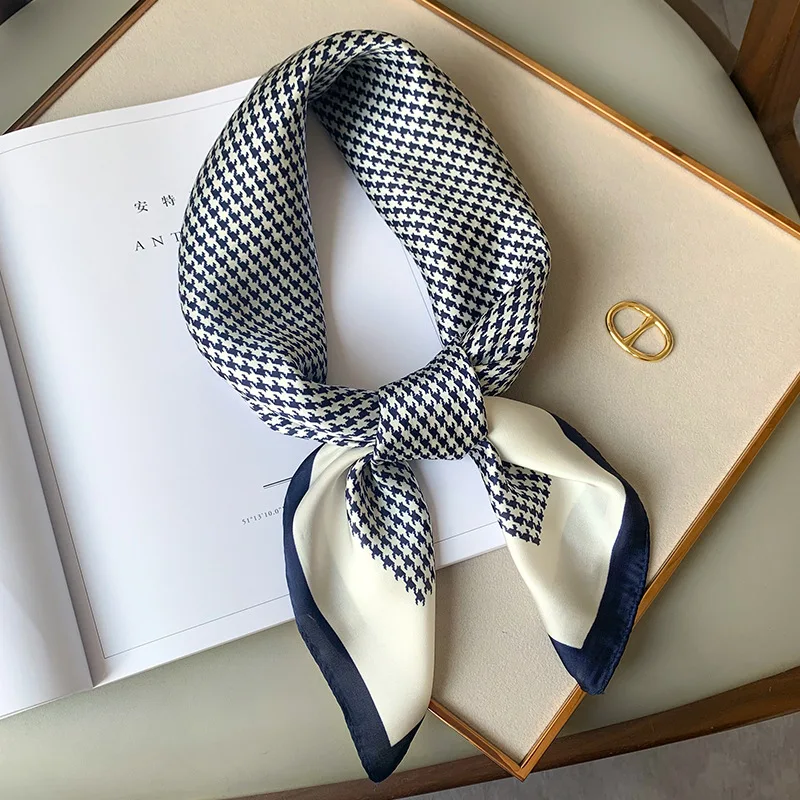 Silk Halstørklæde med Striber | Elegant og Luksuriøs
