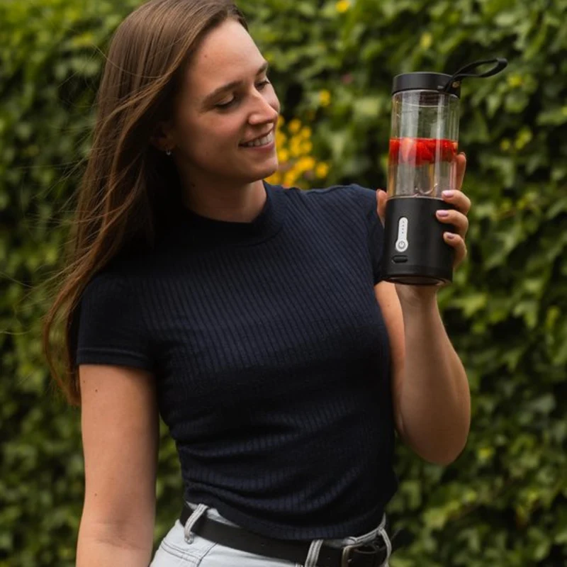Bærbar blender til smoothies med 6 kraftige knive