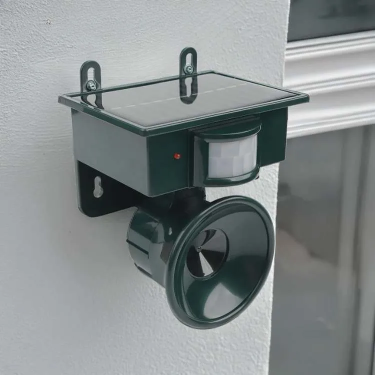 Intelligent Solcelled Fugleskræmmer med Bevægelsessensor