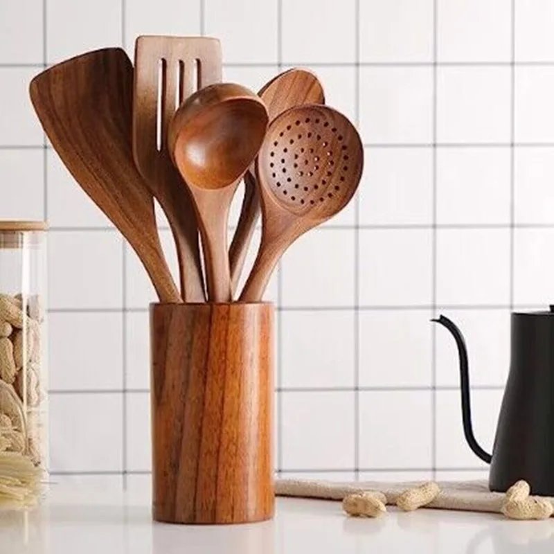 Elegant sæt af naturligt teaktræ til dit køkken