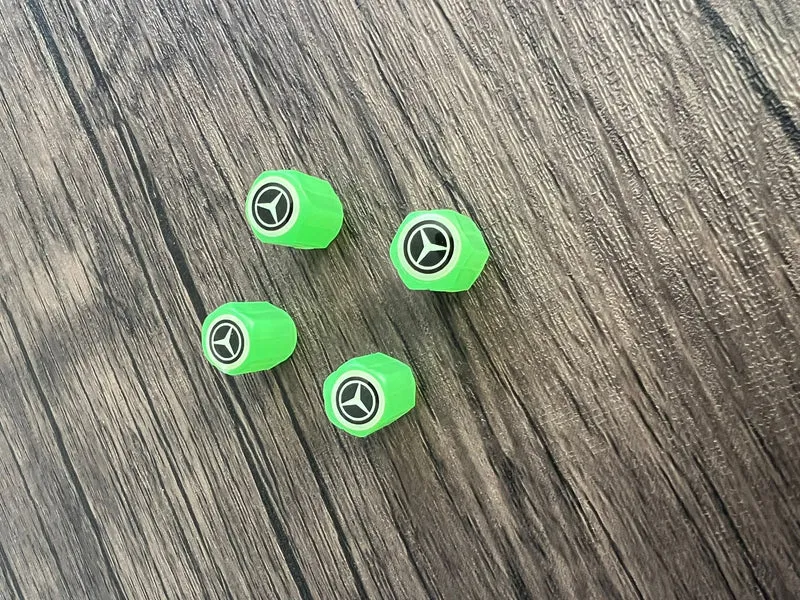 Sæt af 4 Lysende Ventilpropper med Logo – LysaMatic