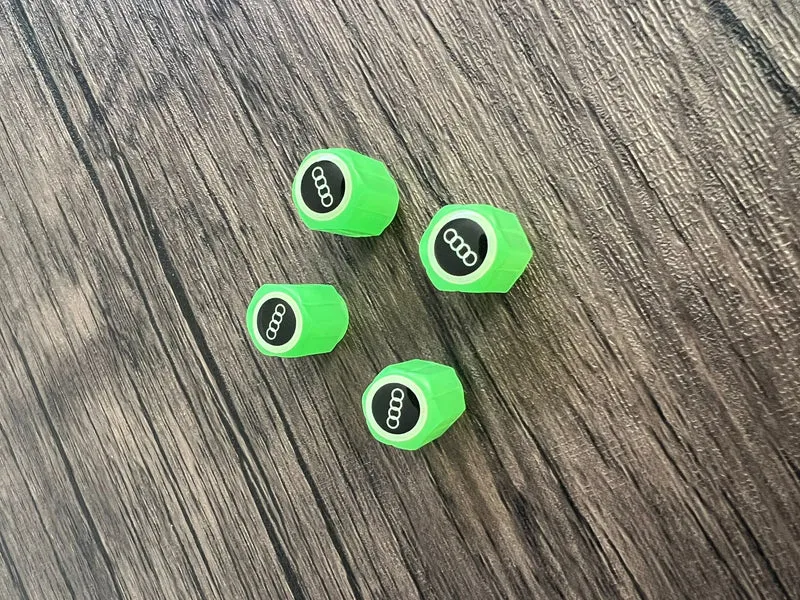 Sæt af 4 Lysende Ventilpropper med Logo – LysaMatic