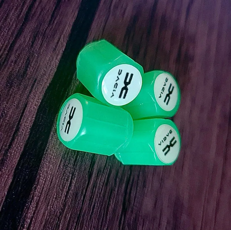 Sæt af 4 Lysende Ventilpropper med Logo – LysaMatic