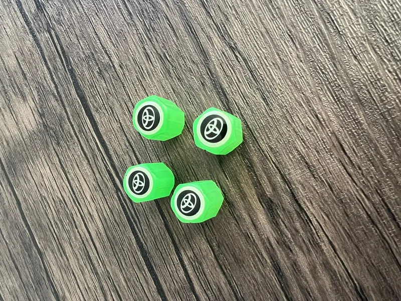 Sæt af 4 Lysende Ventilpropper med Logo – LysaMatic