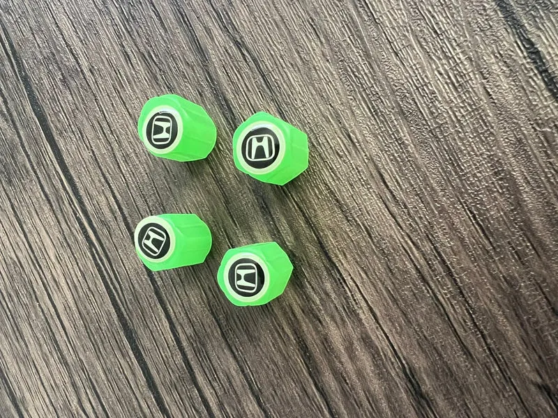 Sæt af 4 Lysende Ventilpropper med Logo – LysaMatic