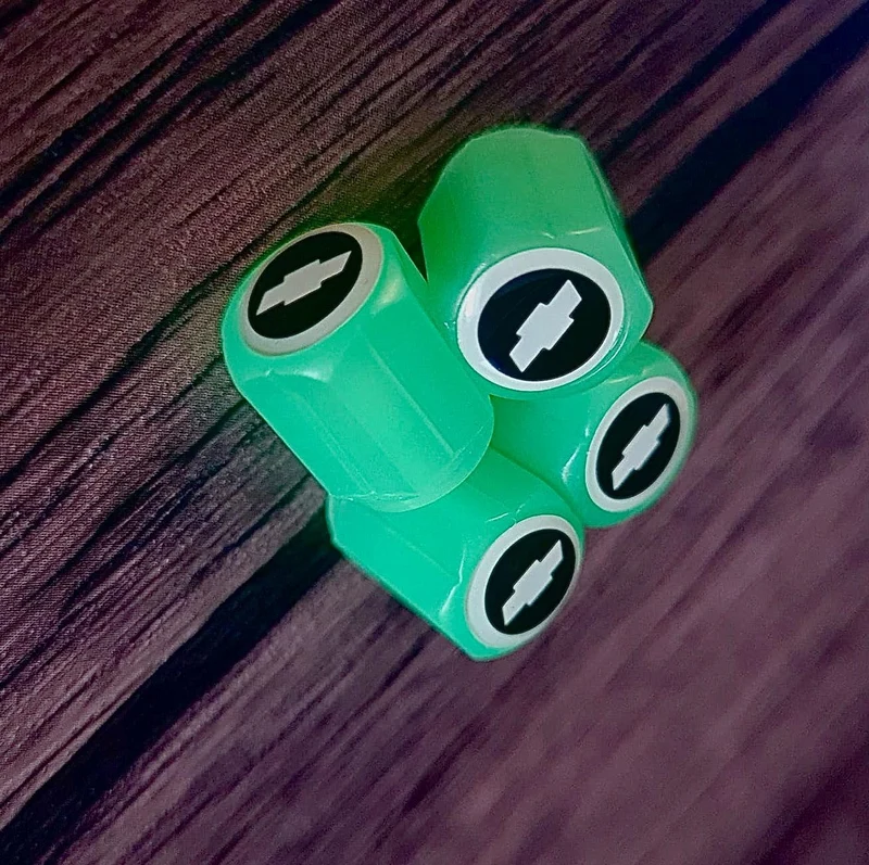 Sæt af 4 Lysende Ventilpropper med Logo – LysaMatic