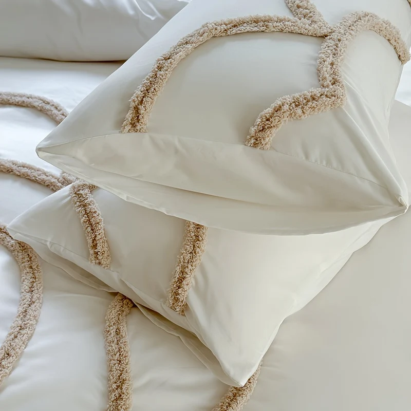 Elegant sengetøjssæt med blomstermotiv – dyne og pudebetræk