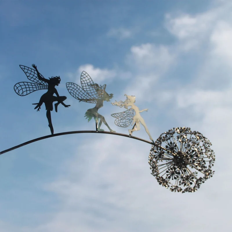 Magisk Metalhave Skulptur til Udendørs Dekoration