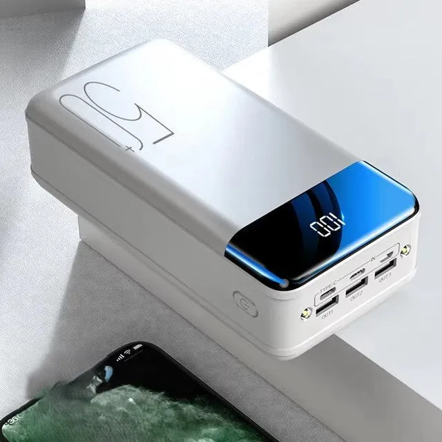 Kraftfuld 50.000mAh Power Bank - Hurtig opladning til alle enheder