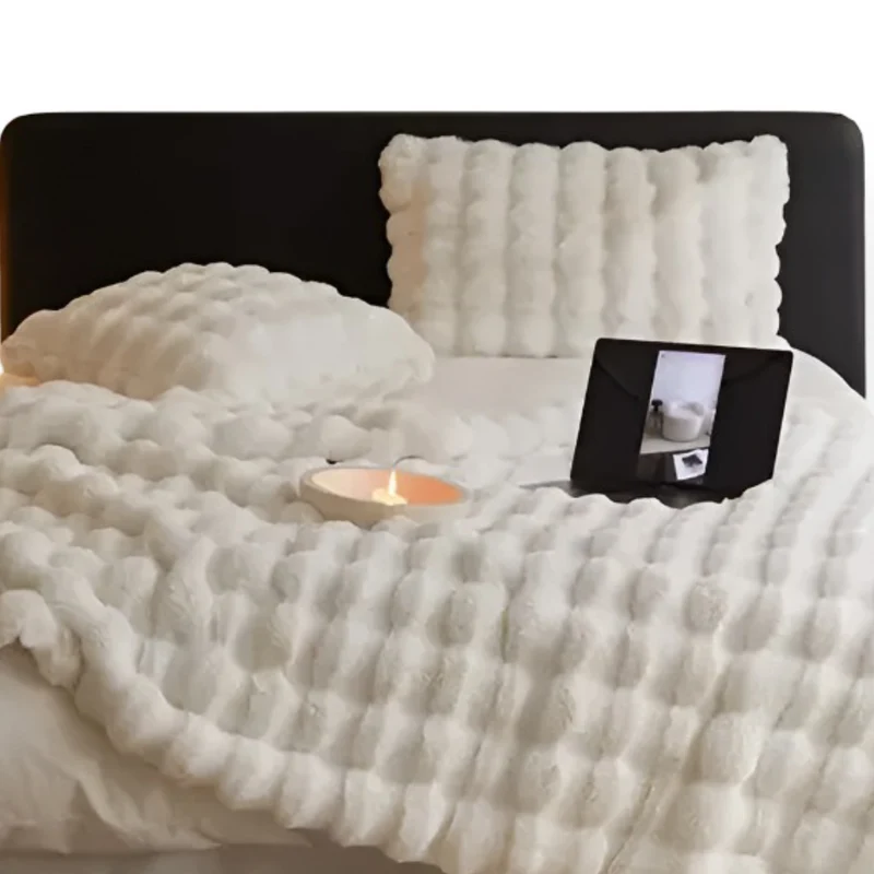 Fleecetæppe med tern - blødt og behageligt, perfekt til afslapning.