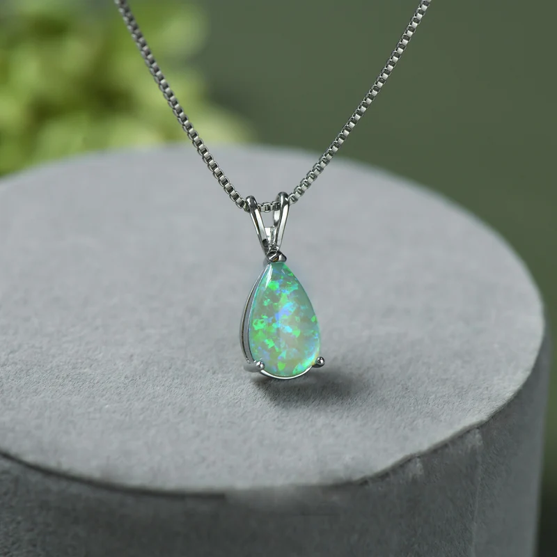 Minimalistisk Halskæde med Opal Vedhæng – Selina