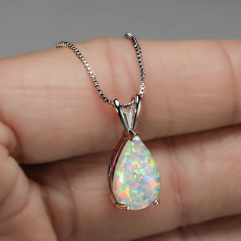 Minimalistisk Halskæde med Opal Vedhæng – Selina