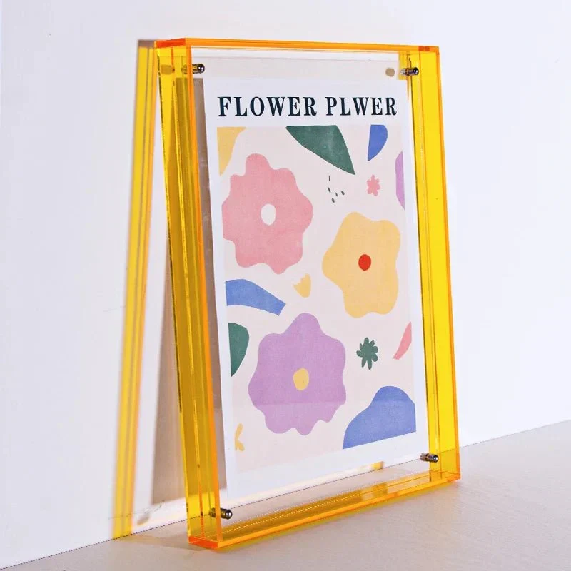 Minimalistisk farvet fotorahme i klart akryl