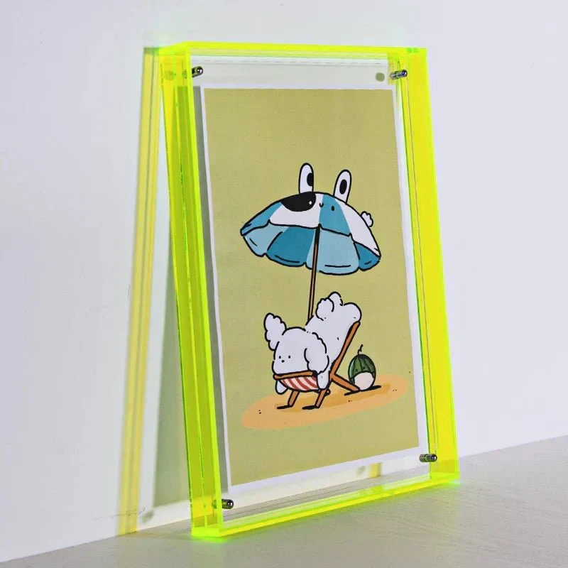 Minimalistisk farvet fotorahme i klart akryl