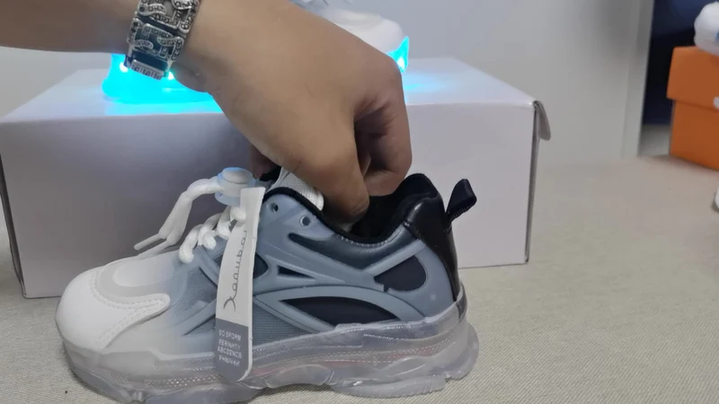 Farverige LED Sneakers til Børn – Lysende og Sjove i Hverdagen