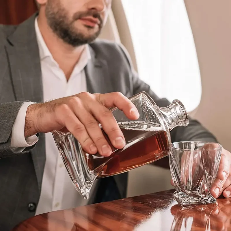 Elegant Sæt til Whiskey Dekantering og Glas – SpiritusElegance
