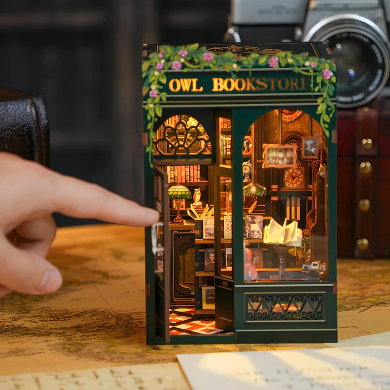 Miniature Bogbutik DIY – 3D Trækit med Belysning til Kreativ Dekoration