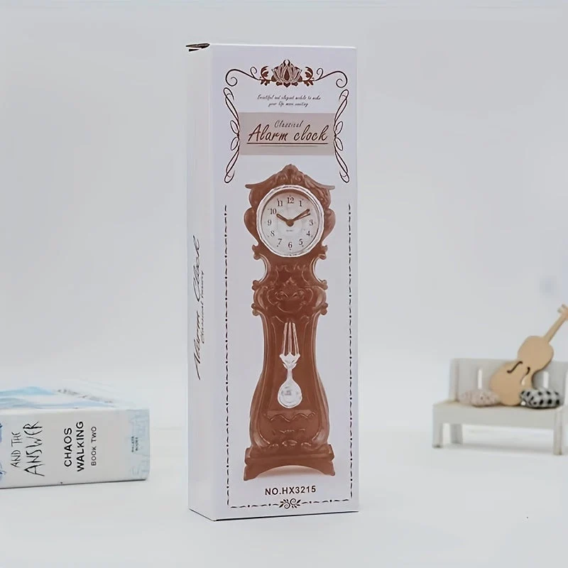 Elegant vintage penduluru med blomster – atmosfærisk dekoration til stuen eller kontoret