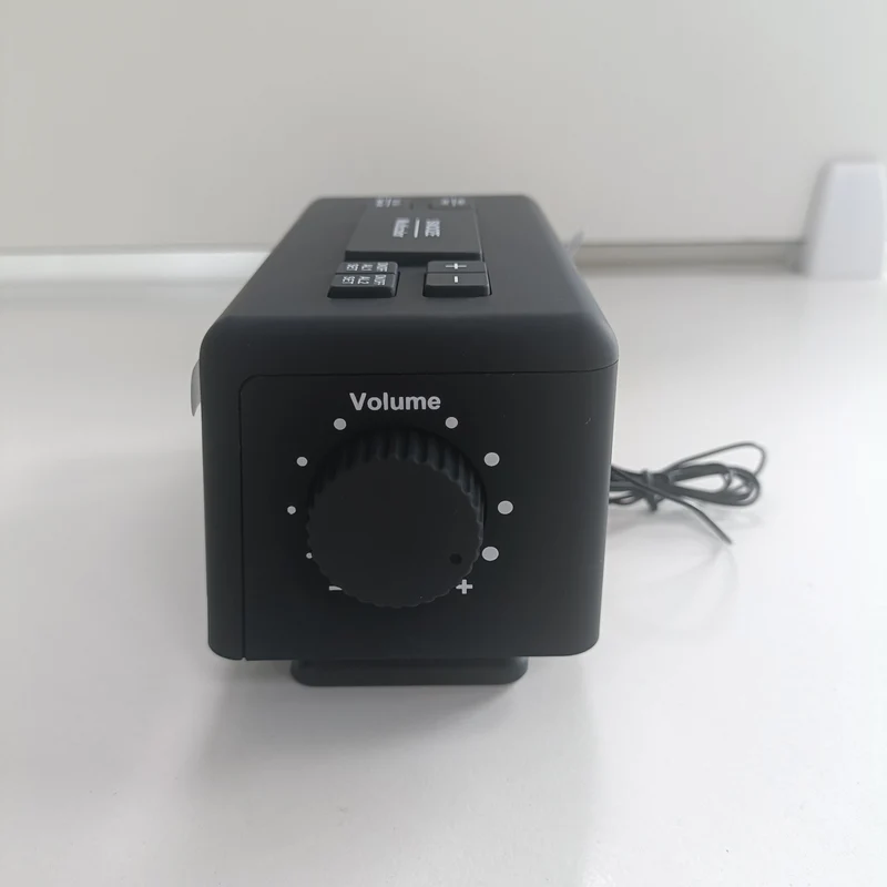 LED Vækkeur med RGB Spejl og Radiofunktion – Moderne Ur til Værelset