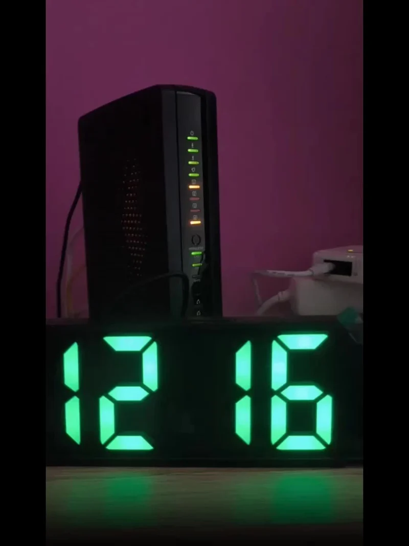 LED Vækkeur med Projektor – Viser Temperatur og Dato, USB Strømforsyning