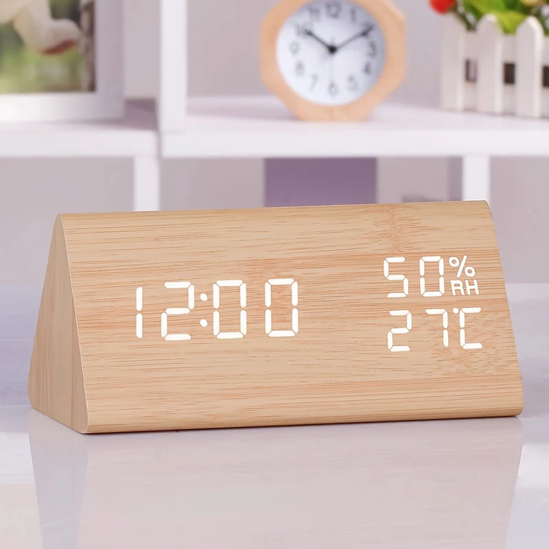 LED Vækkeur TriWood – Funktionelt og Minimalistisk Design