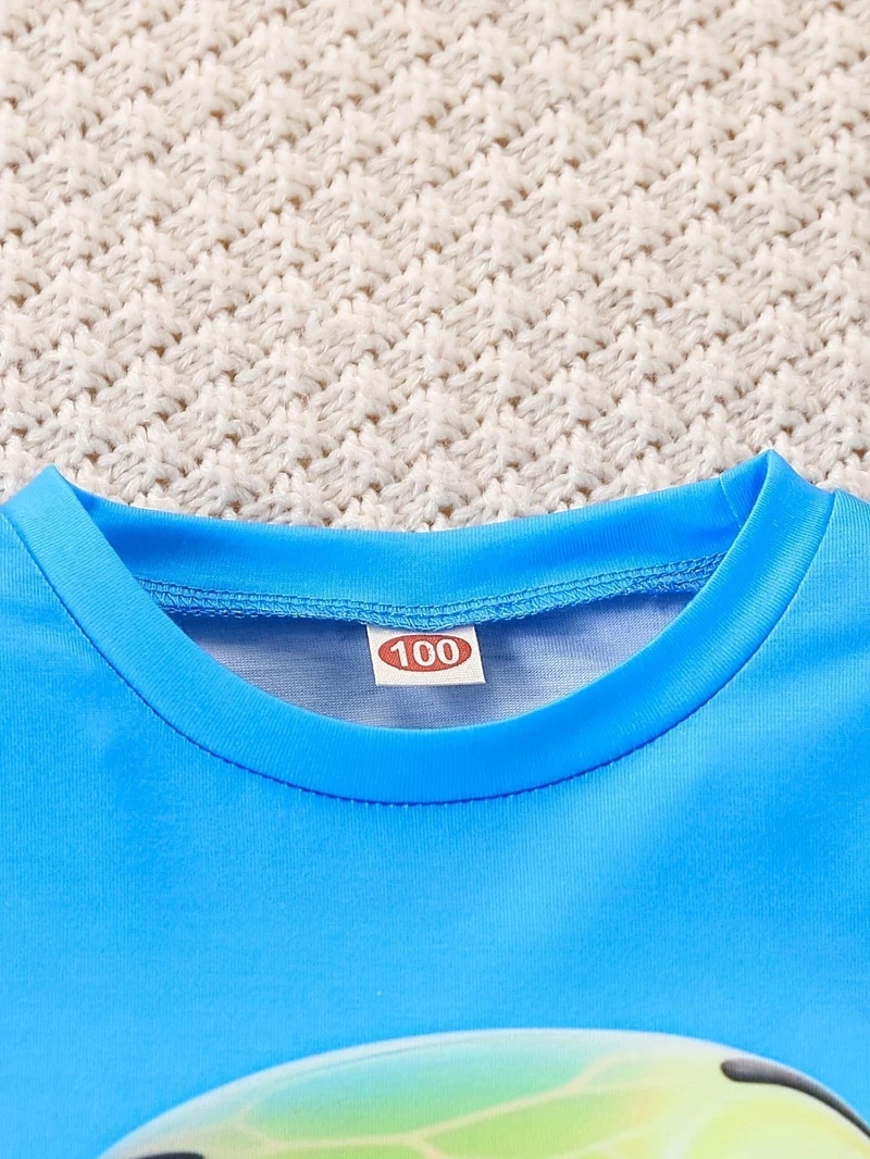 Sødt sommeroutfit med skildpaddedesign – T-shirt og shorts til børn