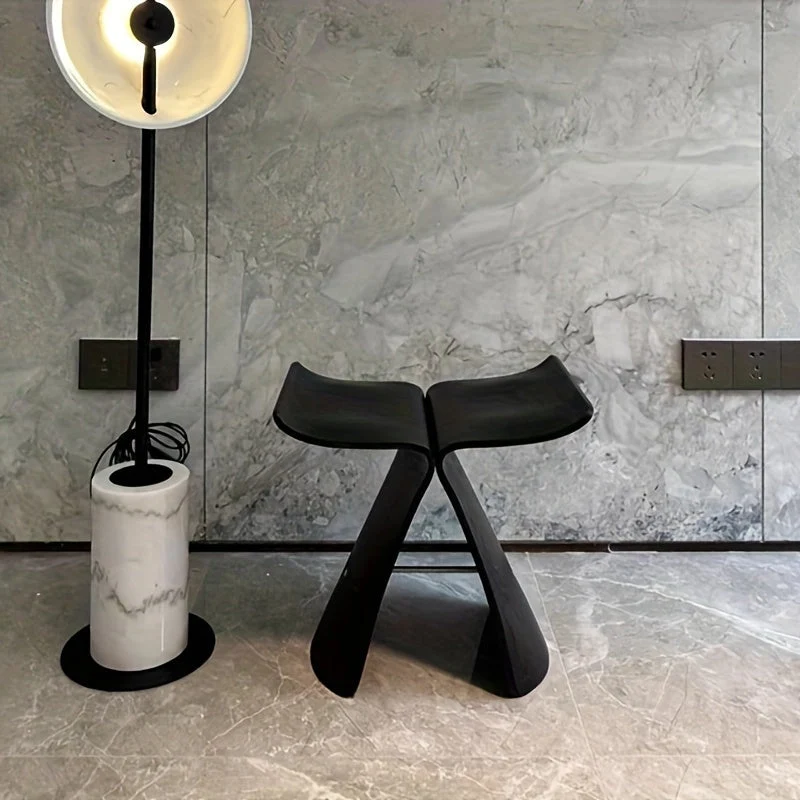 Elegant Hummingbird Taburet – Tidens Design til Dit Hjem