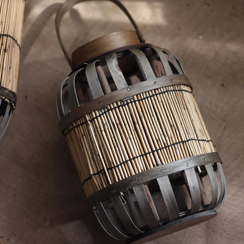Rustik Trælanterne – Ægte Atmosfære til Have, Terrasse eller Indendørs