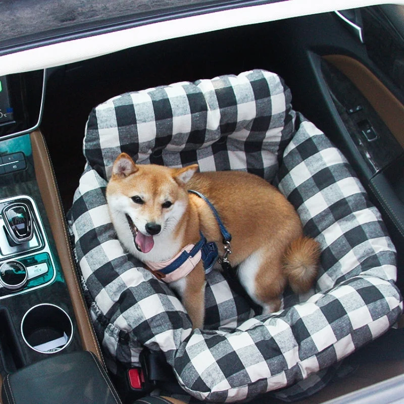 Behagelig hundeseng til bilen - Rejsevenlig