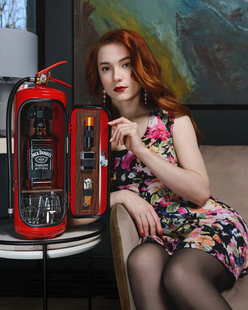 Mini Bar i industrielt design med sikkerhedslåse til spiritusopbevaring