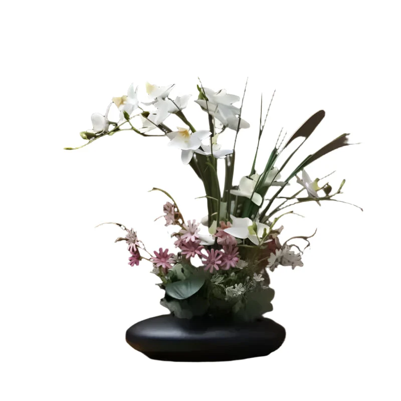 Moderne vase med kunstige orkideer - Realistisk blomsterarrangement