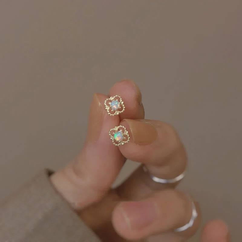 Delikate Vintage Øreringe med Opal