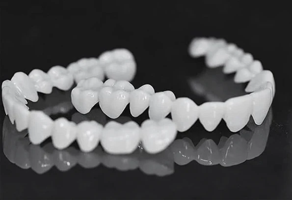 SmileEase – Lettere tandproteser til en strålende smil