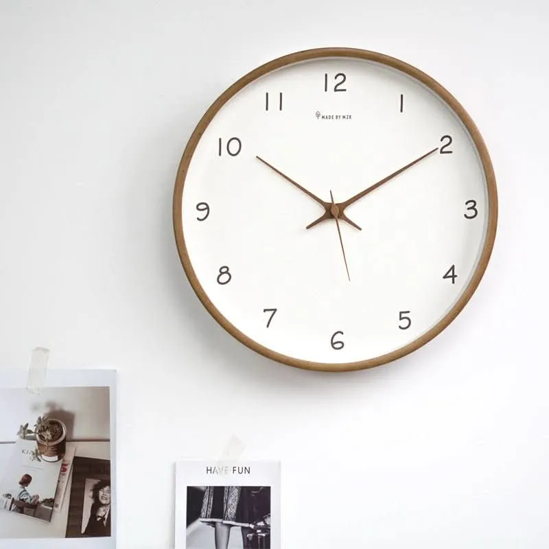 Stille Vægur i Massivt Træ – Analog Design