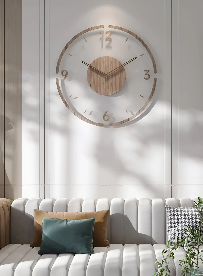 Væghængt ur i klart træ – Stilfuldt design i træ og akryl