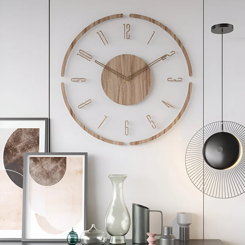 Væghængt ur i klart træ – Stilfuldt design i træ og akryl