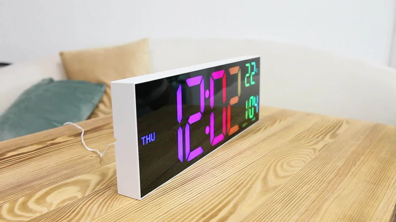 Digital Vægur LumiWall – Stor, Farverig og Let at Læse