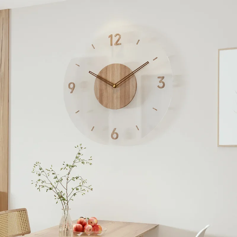 Moderne vægur i træ – Minimalistisk og stilfuldt design til stuen
