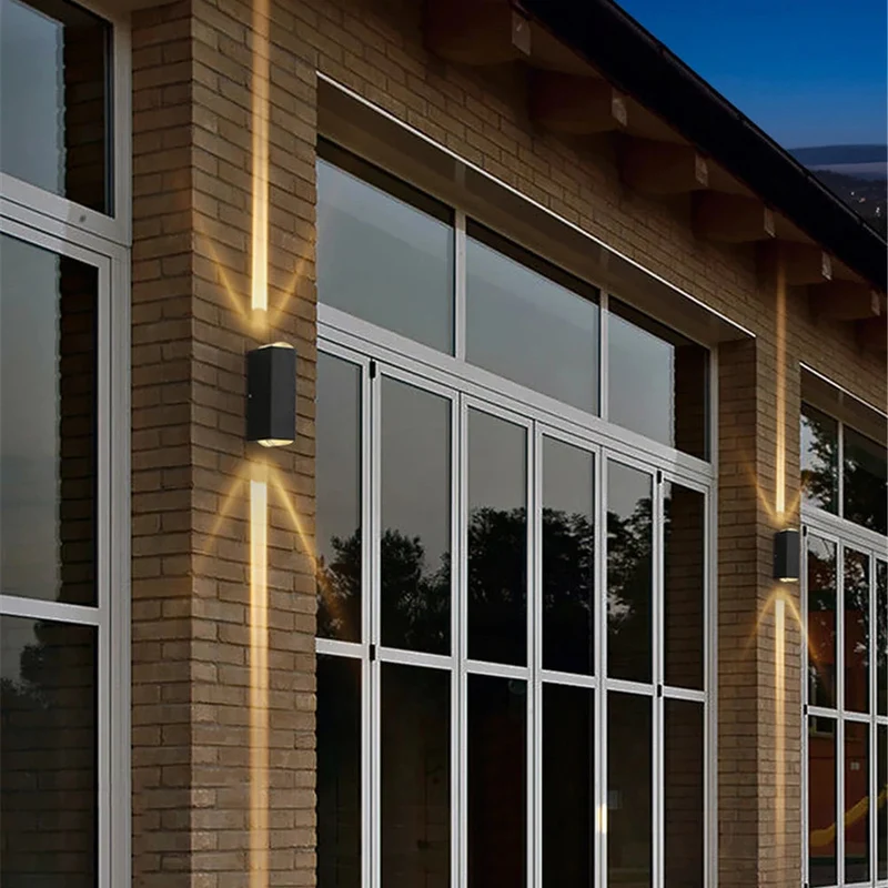 LumiGlow Udendørs Lysarmatur – Vejrbestandig Ambient Belysning