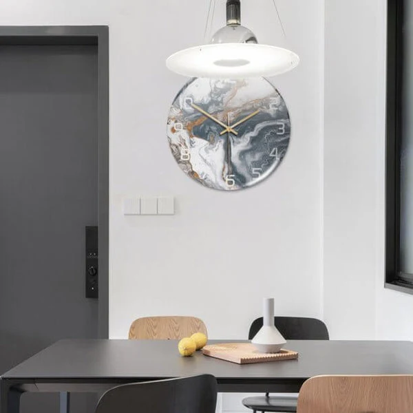 Luksuriøst rundt vægur med elegant design